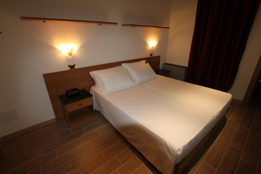 Street Hotel Comacchio Exterior photo