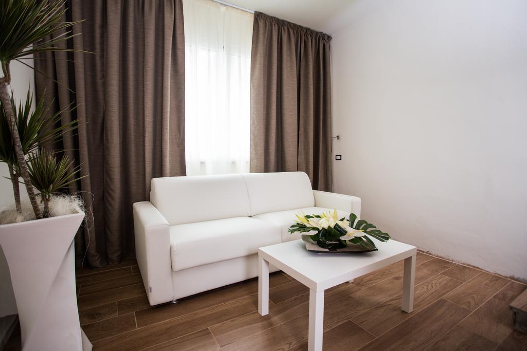 Street Hotel Comacchio Room photo