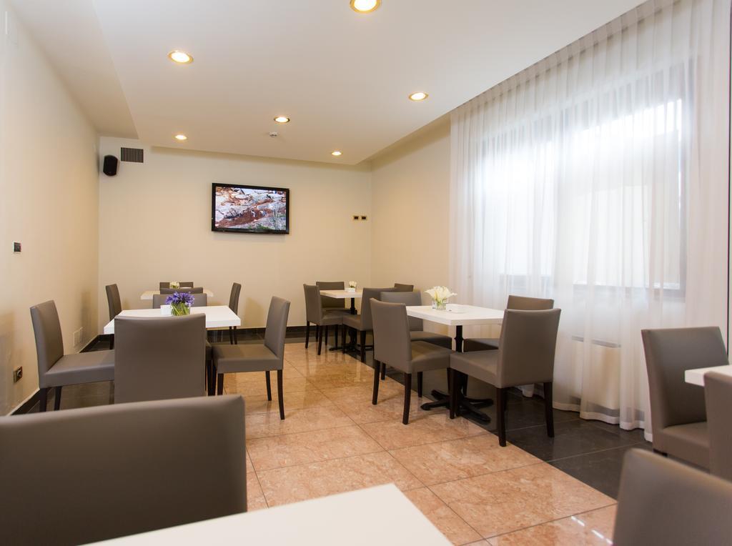 Street Hotel Comacchio Exterior photo